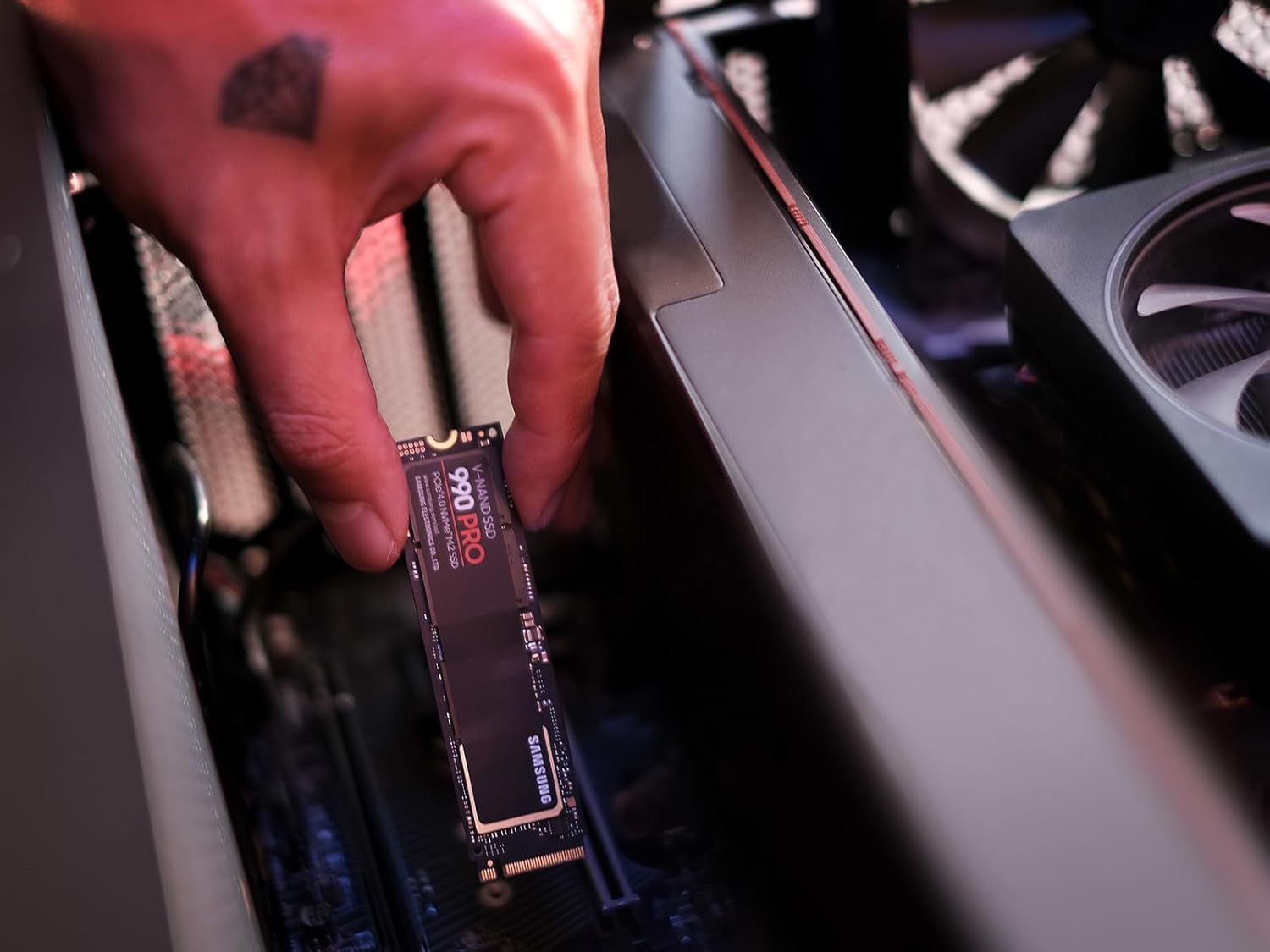 Samsung 990 PRO 2TB NVMe M.2 PCIe Gen4 Internal SSD